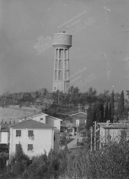 il deposito di acqua di Lari.jpg