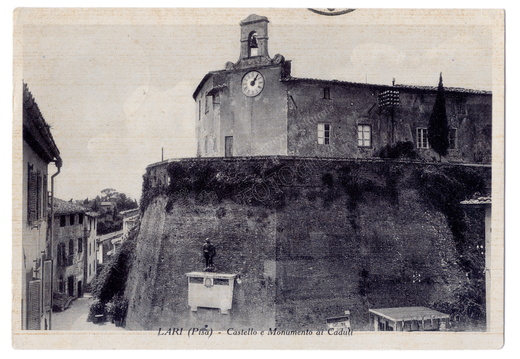 Lari - Castello e monumento ai Caduti