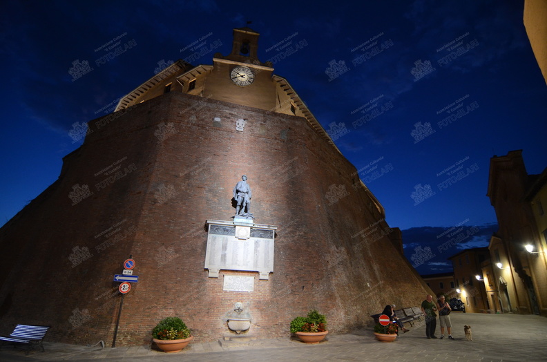 castello e monumento ai caduti - 01.JPG