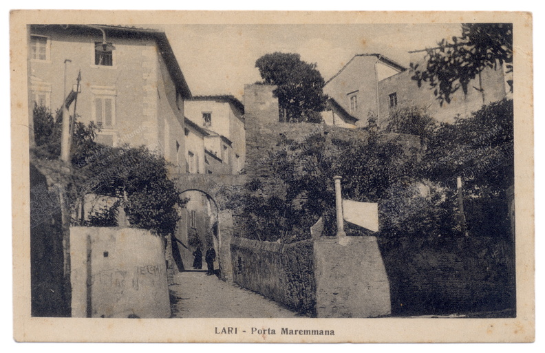 Lari - Porta Maremmana.jpg