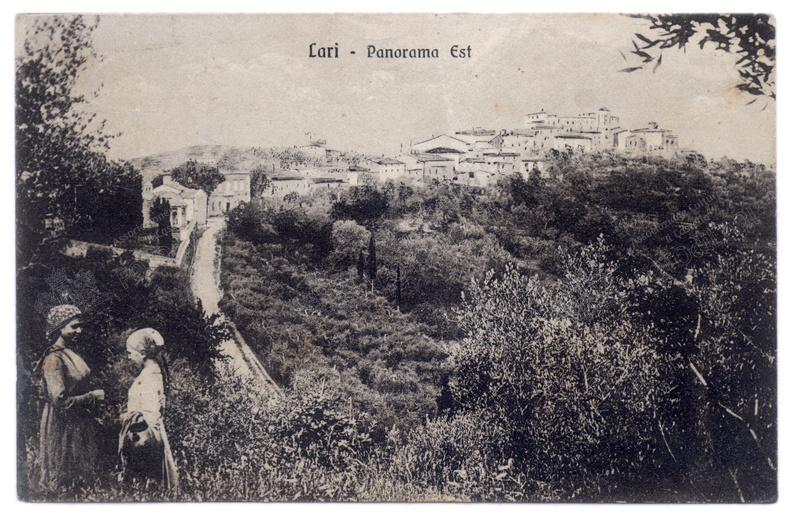 Lari - panorama est.jpg