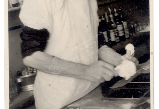 Preparazione di un gelato al bar