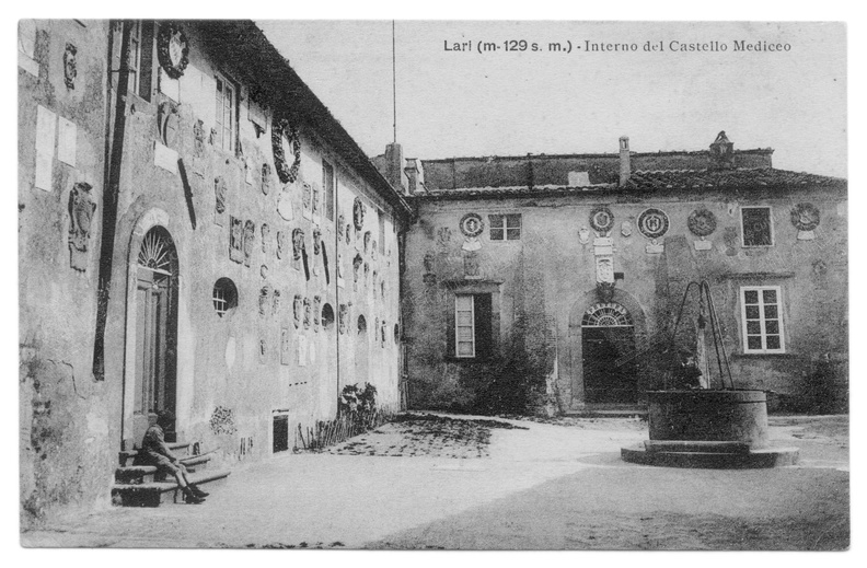 Lari - Interno del Castello Mediceo.jpg