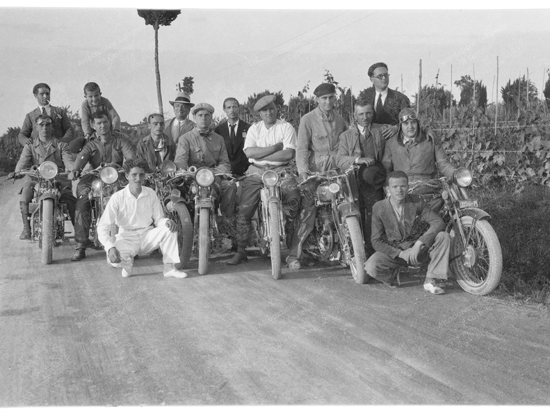 Un gruppo di motociclisti larigiani