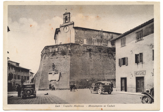 Lari - Castello Mediceo - Monumento ai Caduti